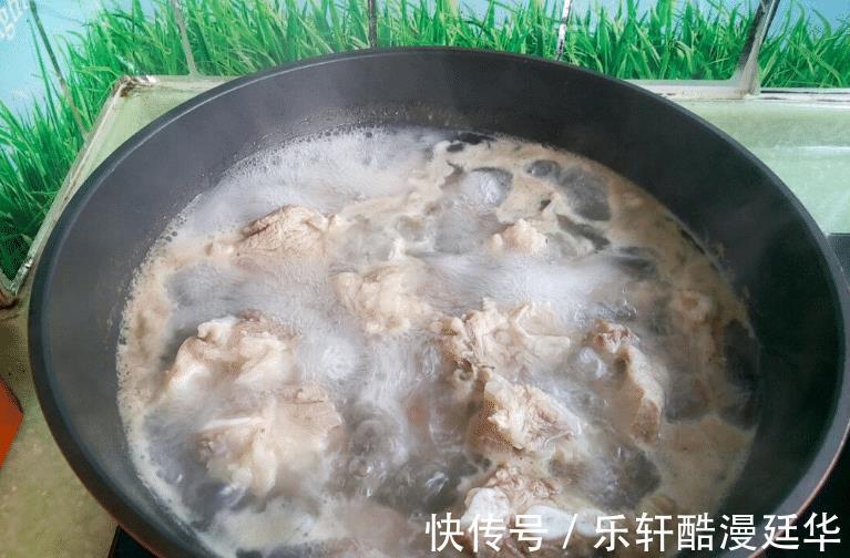 脏东西|焯排骨产生的浮沫到底是不是脏东西很多人不懂,难怪排骨不香
