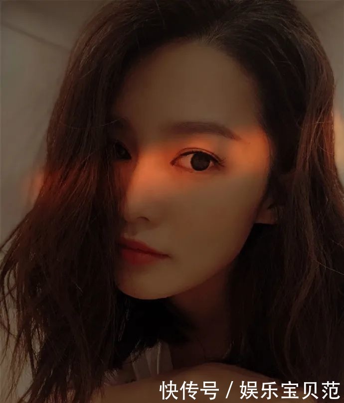 双眼皮、一字眉已经过时了，现在的美女标准是这样……