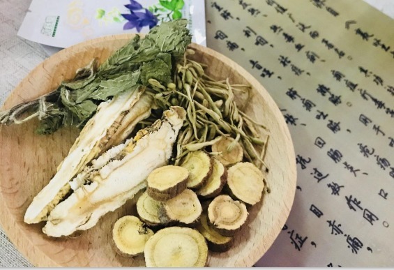 咽喉炎|一种野草全身可入药，泡一泡，口臭、牙炎、咽喉炎统统不见！