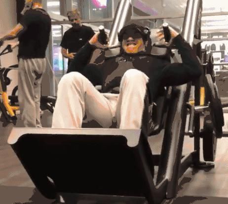 一身肌肉|他14岁开始健身,18岁一身肌肉炸裂,却被网友嘲健身早,长不高