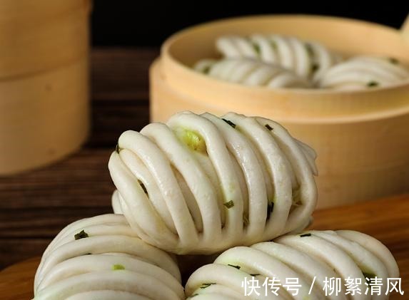 中筋面粉|花卷别只会蒸着吃，刷点油煎一煎，不油不腻，下酥上软超好吃！
