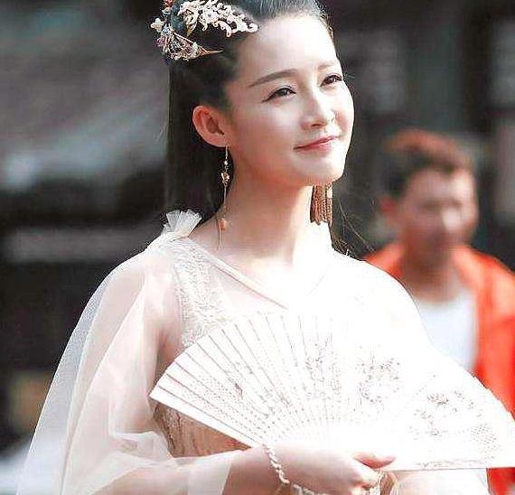 冯信@它碾压《绾青丝》《凤归天下》,堪称最惊艳的小说,数万书虫力捧