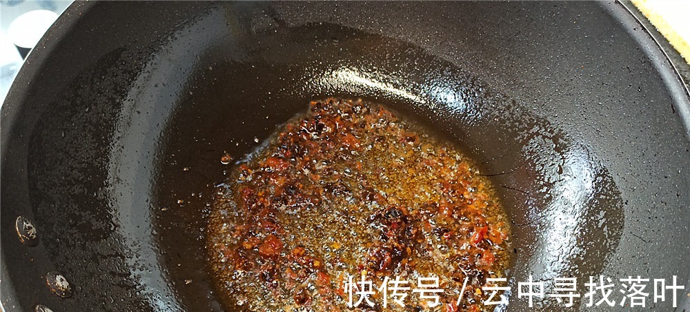 豆瓣酱|夏天没有胃口,教你制作“臊子凉粉”,成菜酸辣爽口,比吃肉过瘾!
