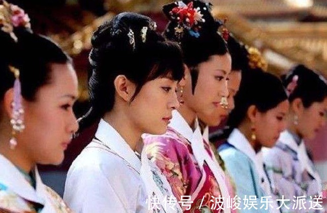 白布&清朝妃嫔脖子上常挂一白布,不仅是用来装饰,更为了防止皇帝尴尬