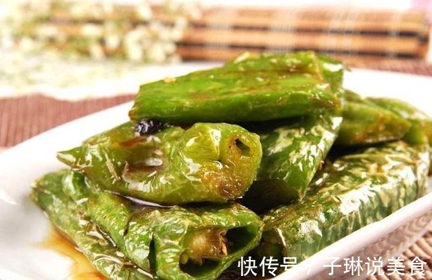 虎皮青椒不用炸，做法更简单，还不油腻，配上米饭比鲍鱼都好吃！