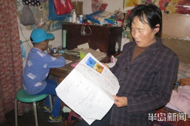 老汉|六旬老汉带着残疾儿扫大街，老伴重病、孙子两次手术，一群热心人出手相助