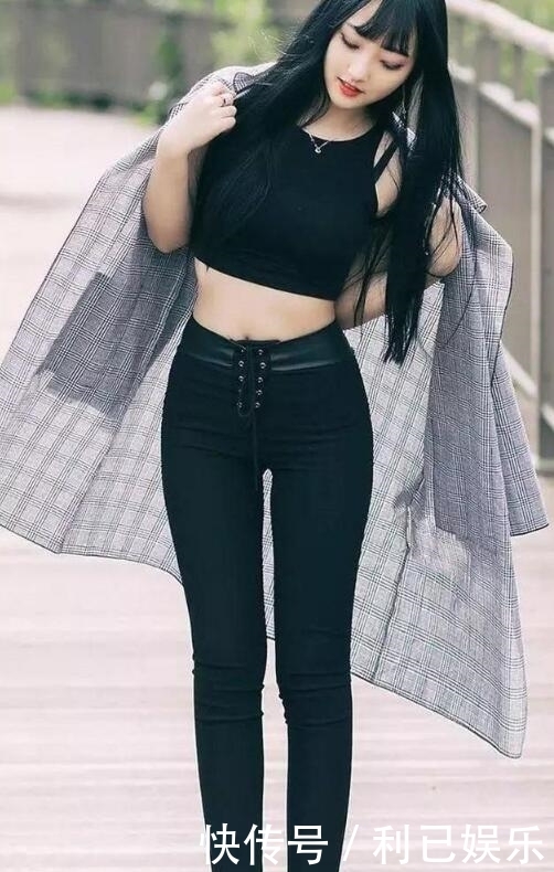 时尚|时尚穿搭:紧身牛仔裤优雅的穿搭衬托时尚感,展现高雅淑女范!