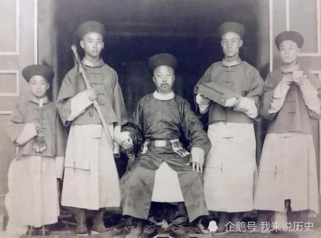 清朝|清朝时人们的坐姿，王爷威风凛凛，少爷放荡不羁