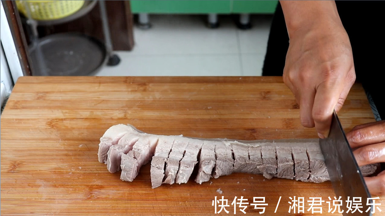 五花肉|教你在家做脆皮五花肉，零失误不油腻，又香又脆又好吃