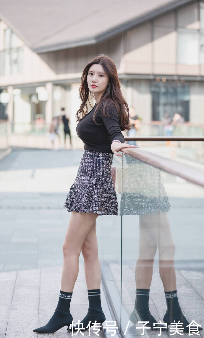 街拍小姐姐全是高颜值身材好气质佳的小姐姐，每一位都是女神