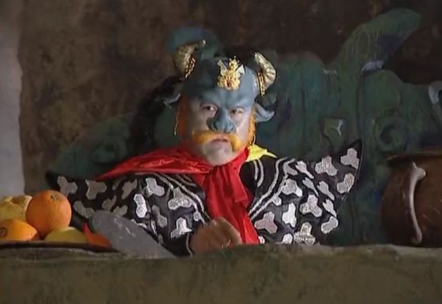 青牛精下界的主要原因是什么?为何敢向太上老君丢金刚镯?