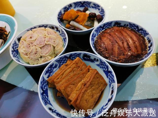 沂蒙炒鸡|老丈人办升学宴,我随礼一千元,看看他安排的这桌菜,值多少钱