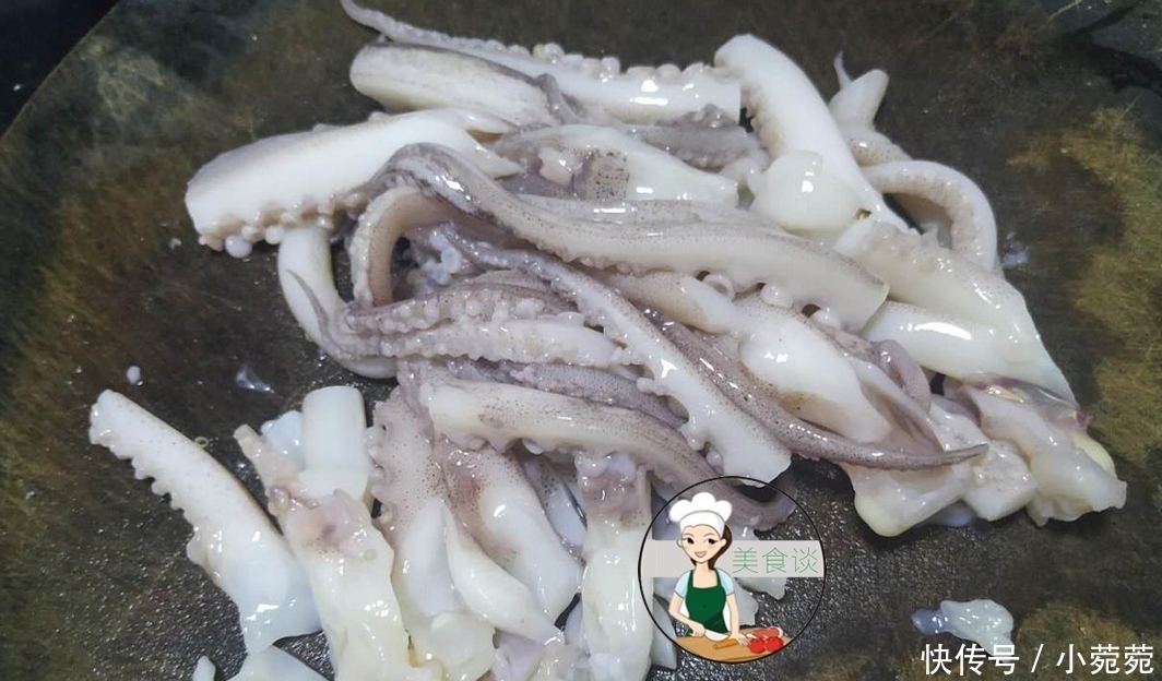鱿鱼|一道简单的家常小炒菜,鲜香开胃,上桌准能胃口大开,做法还简单