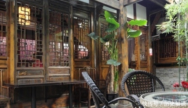 四川很受欢迎的一条古街,满眼都是仿古四合院落,关键是免费赏景