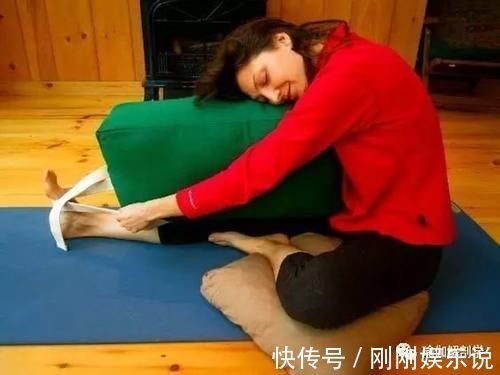 瑜伽毯|瑜伽体式精讲第26式:头碰膝前屈伸展坐式