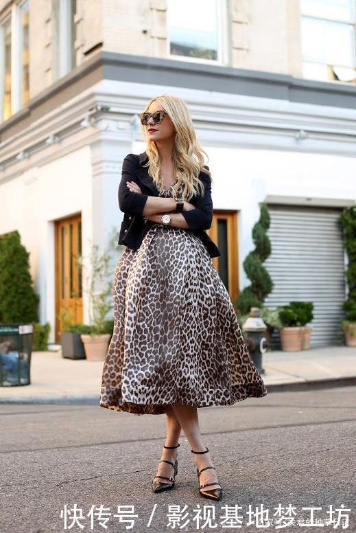 五十岁的女人要会打扮,少穿这4种“妈妈装”,显老廉价掉气质