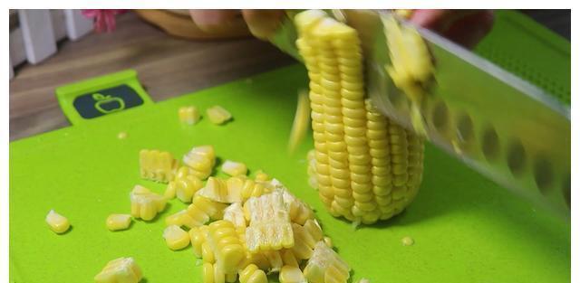 玉米这样做太好吃了,不加一滴水,比蛋糕好吃百倍,宝宝超爱吃