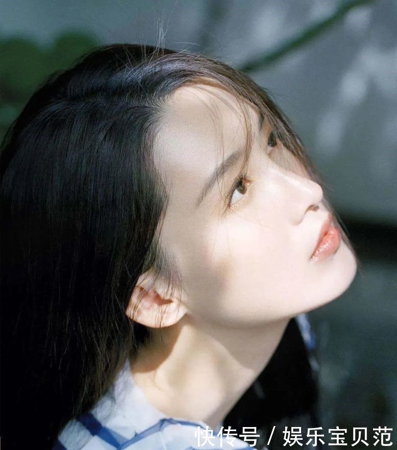 双眼皮、一字眉已经过时了,现在的美女标准是这样……