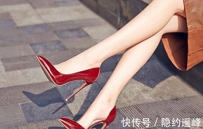 一字带|女人迷人魅力尖头细高跟鞋,上演时装周百搭秀