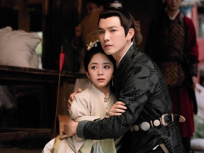 47歲何炅顏值翻車?頭部禿頂狀態差,不老男神真的老了嗎?