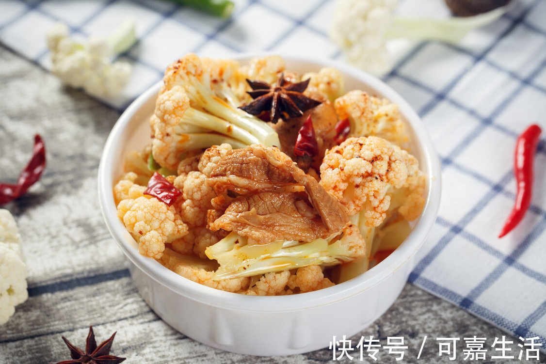 香香|炒花菜，直接炒还是先焯水都错了，教你一招，花菜香脆又入味