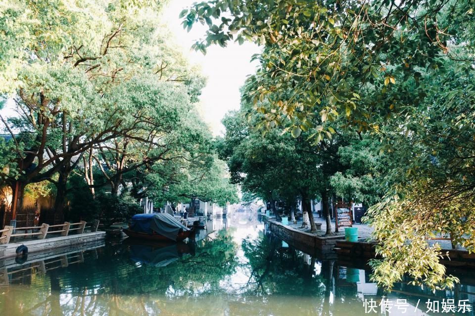 袜底酥|缥缈烟雨，魂牵梦绕，打卡四季分明的水乡古镇