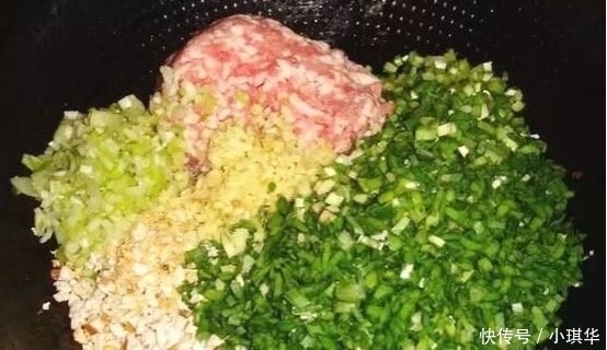 调韭菜馅时，两种东西是不能放的，水饺又腥又难吃！