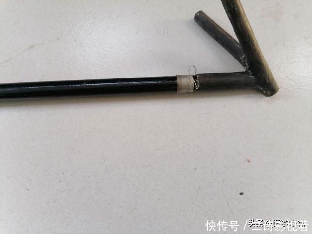 钓鱼支架还在掏钱买吗?为何不利用废鱼竿+树Y做一个,一样好用