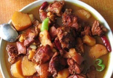 汤匙|红薯放入鸡肉里面,软嫩多汁,做法简单,食材普通,美味可口