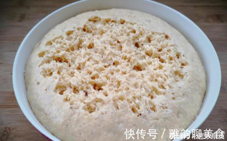 炸油条不要用泡打粉、小苏打，油条店都这样做，蓬松酥脆入口即化