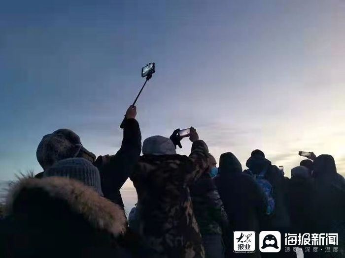 泰山科技学院|泰山科技学院学子泰山山顶举行新年日出直播活动