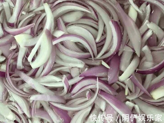 好事|每晚睡前喝一碗洋葱煮水,坚持一周,4件好事悄悄找上门