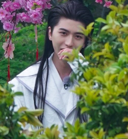 路透|蔡徐坤路透生圖曝光,失去十級美顏濾鏡,這顏值狀態(tài)是認真的嗎?