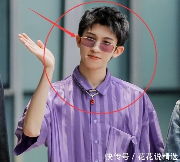 刘宇 INTO1离岛一人带一件物品:刘宇带盆花,AK在搞笑?