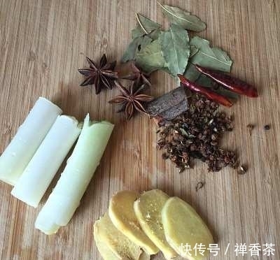 白吉饼|陕西有名小吃,腊汁肉夹馍,美味会让你垂涎三尺哦!