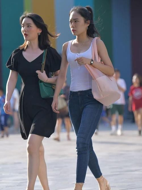 穿搭|紧身牛仔裤,绝对算最有魅力的裤装之一 ,时尚百搭!