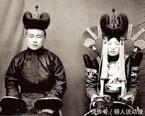 外国|罕见老照片:外国骑兵在街头巡逻,第二张的清代王爷体态肥胖!