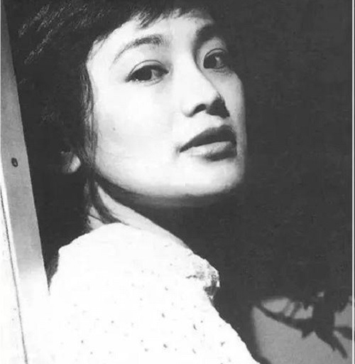 狗血!她的人生比小说还狗血,19岁闪婚生子,30年来对儿子避而不见