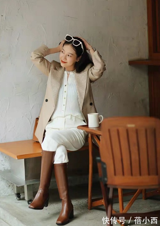 印花|“有品位”的女人穿西装,谨记这3点思路+3种搭配,时髦又显年轻