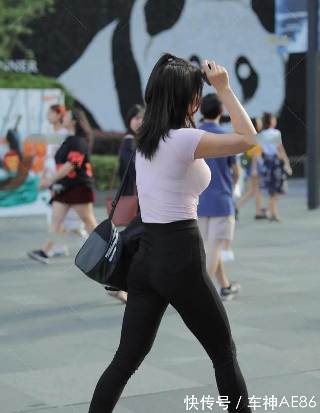 女孩 “微胖”女孩不宜穿修身服装,宽松的休闲套装穿在身上反而好看!