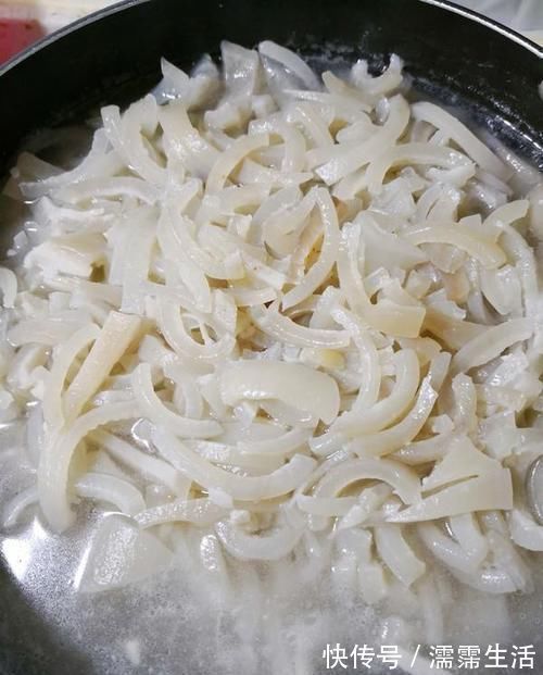 做猪皮冻，不要直接焯水！再加一步，晶莹剔透，嫩滑q弹，吃不腻