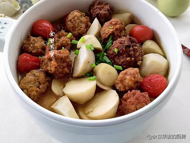 炸肉丸子|此菜零厨艺,将肉丸子与这食材同搭配,炖一炖上桌,光盘了