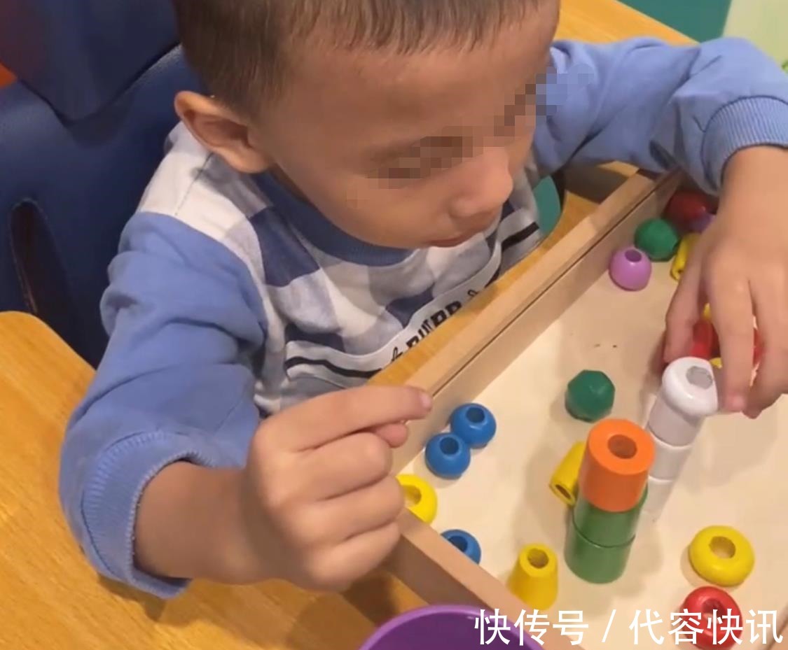 婴幼儿期|0-3岁宝宝精细运动发展训练方案,建议家长一定要收藏!