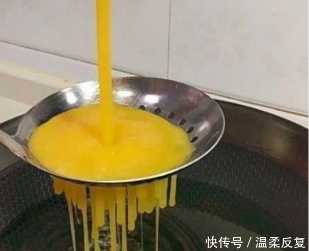 老公网上学做鸡蛋行为古怪,妻子刚想骂浪费,结果打脸