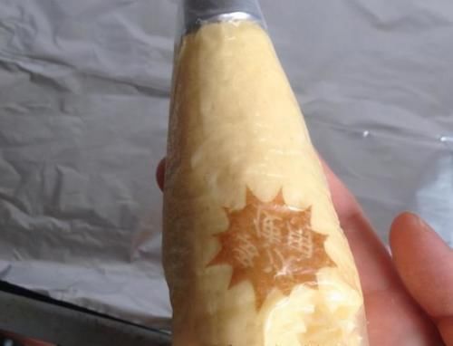 糯米糍粑不用买，一斤糯米粉做一盘，随取随吃特方便，日常小零食