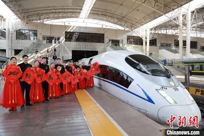 集体婚礼|520,这群“老铁”的集体婚礼很甜