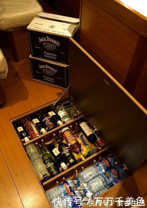 酒品|“偷”地面空间做储藏间!4种教科书级收纳方案,做完家里好敞亮