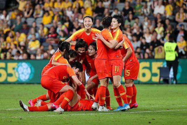 热身赛|3-0!王霜点杀,王珊珊独中两元,中国女足喜迎开门红