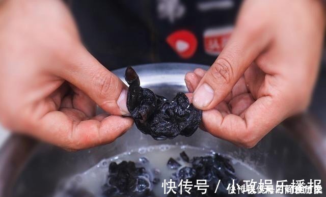 干木耳|泡木耳只加水就错了,饭店常加这2样,2分钟泡开、木耳又大又软