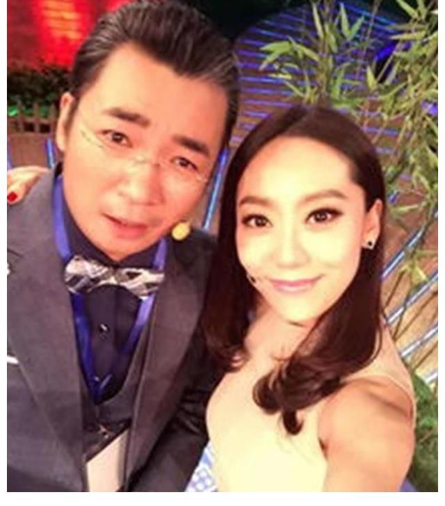 中國(guó)傳媒大學(xué)|高博漂亮的老婆曝光，他沒(méi)能成央視一哥，在生活中卻是妥妥的一哥